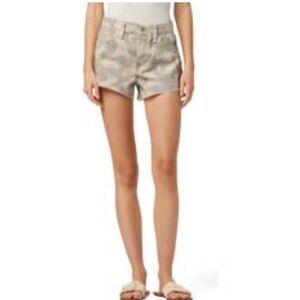 Natural reflections Sz 12 stretch camo denim shorts